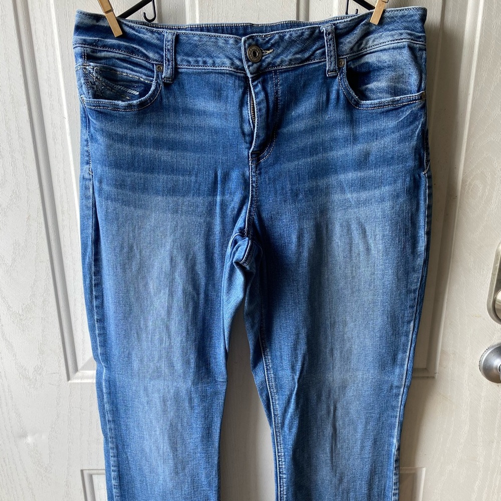 Maurices 13/14 Reg Bootcut jeans